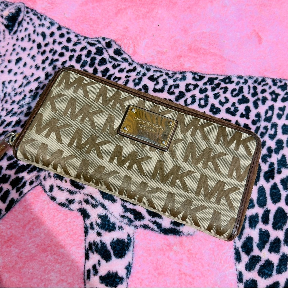 Michael Kors Beige‎ and Brown Signature Wallet